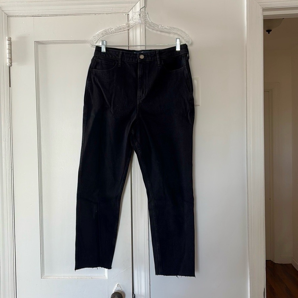 Hollister Ultra High Rise Mom Jeans - Size 9 Short